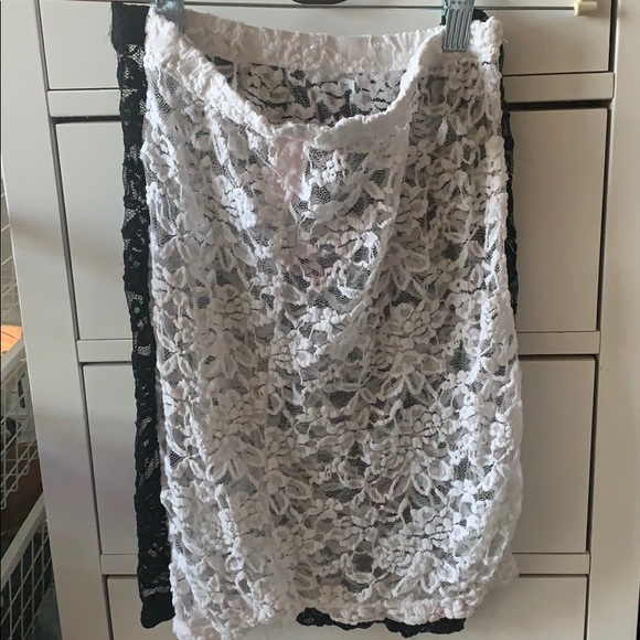 Lace mini skirts - Picture 2 of 6